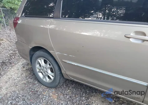 2005 Toyota Sienna Xle Limited z USA, uszkodzony, nr VIN 5TDBA22C95S043524